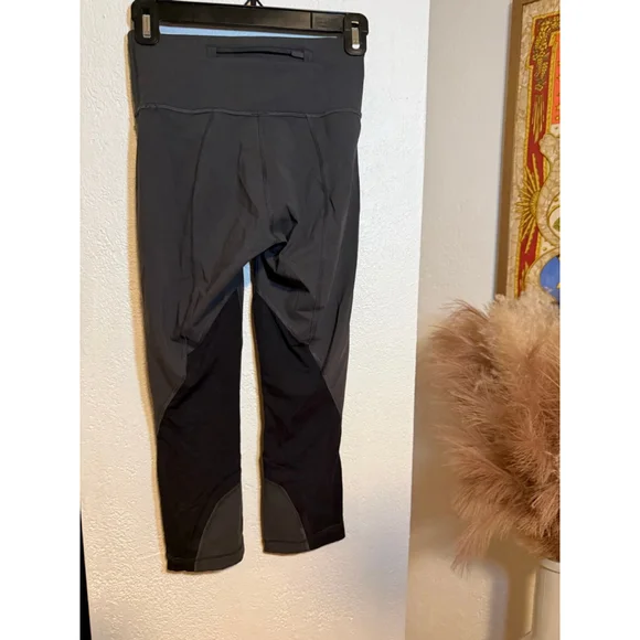 Preowned, Lululemon Throwback Inspire High-Rise Crop 21" gray/black, size 4 - Picture 2 of 4